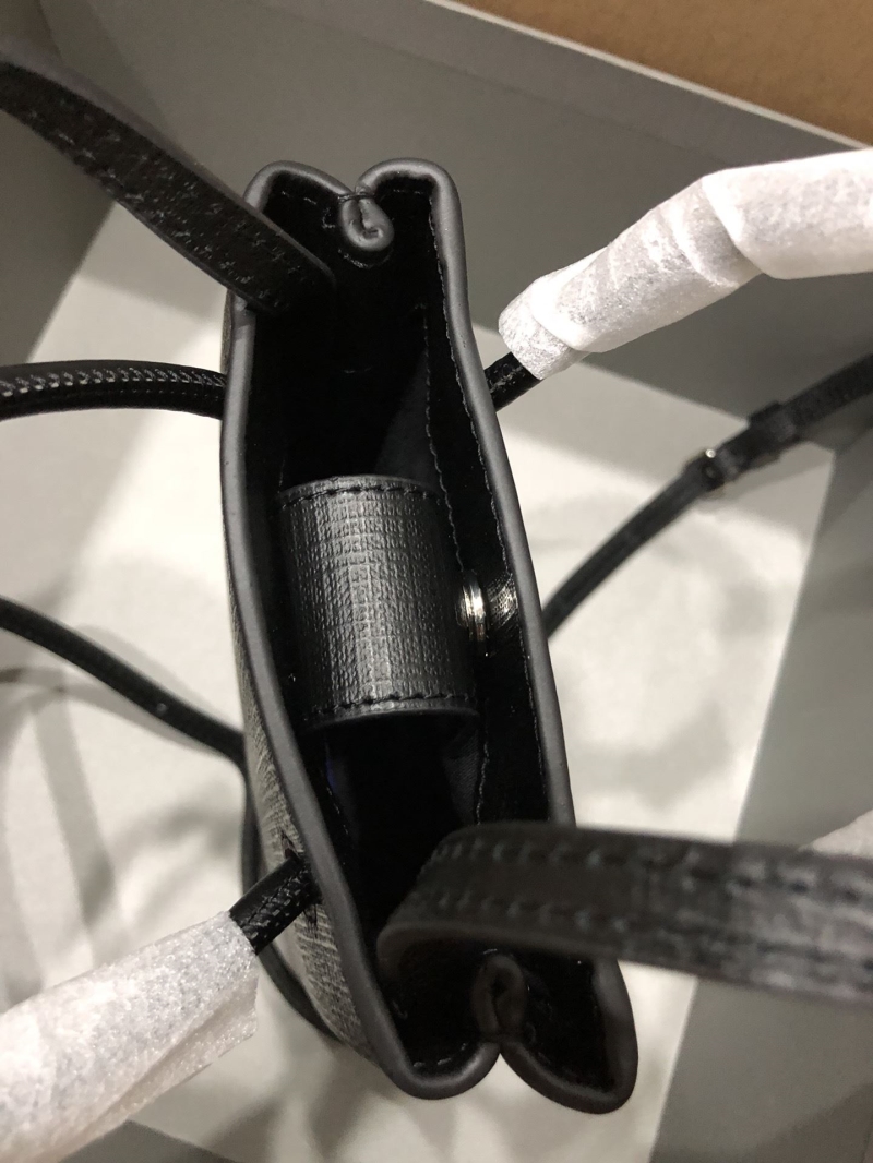 Ba1en*iaga shopping bags